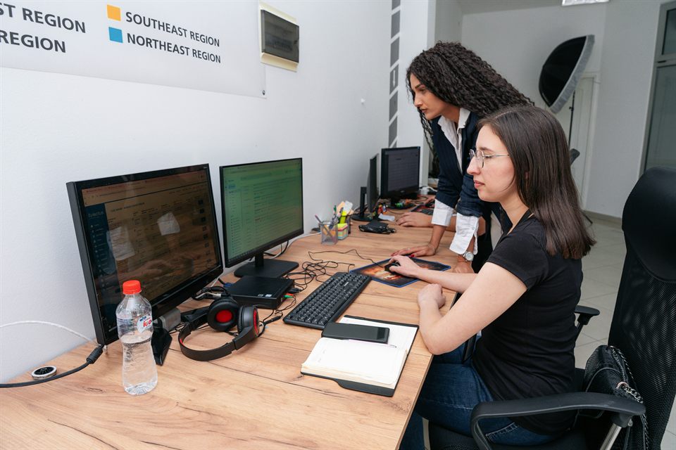 Colleagues reviewing a screen together at an office desk